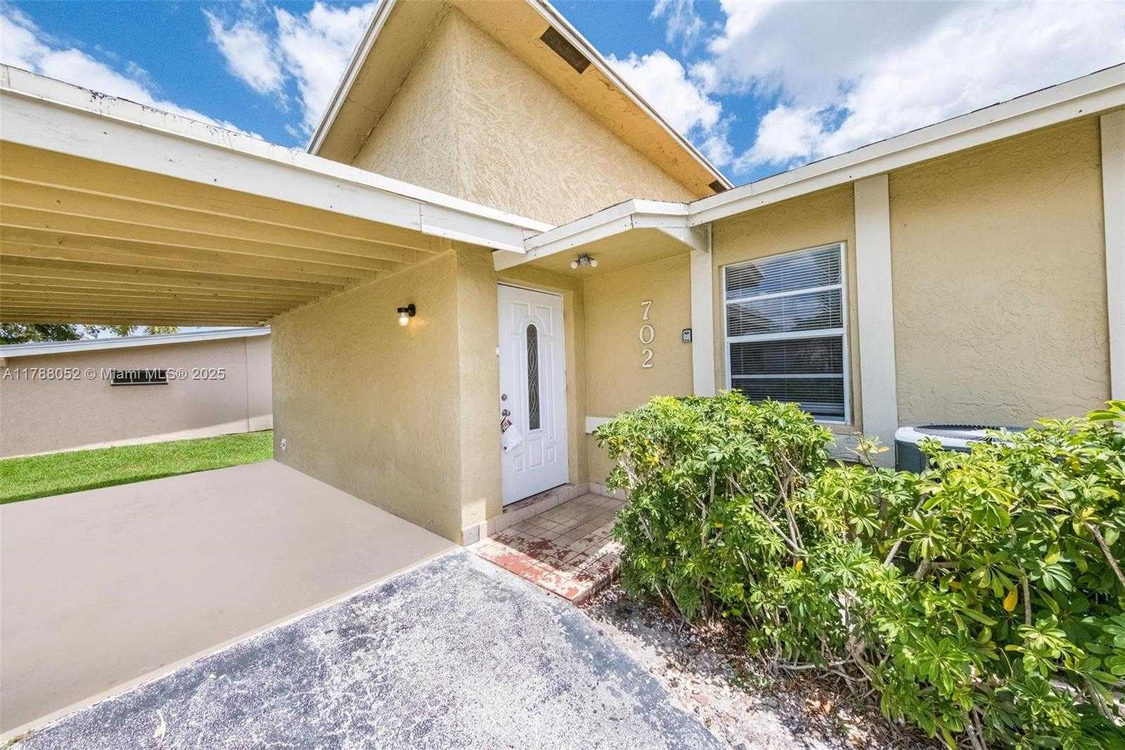 Small Image of 702 SOUTH WEST 79TH AVE, North Lauderdale Number 7