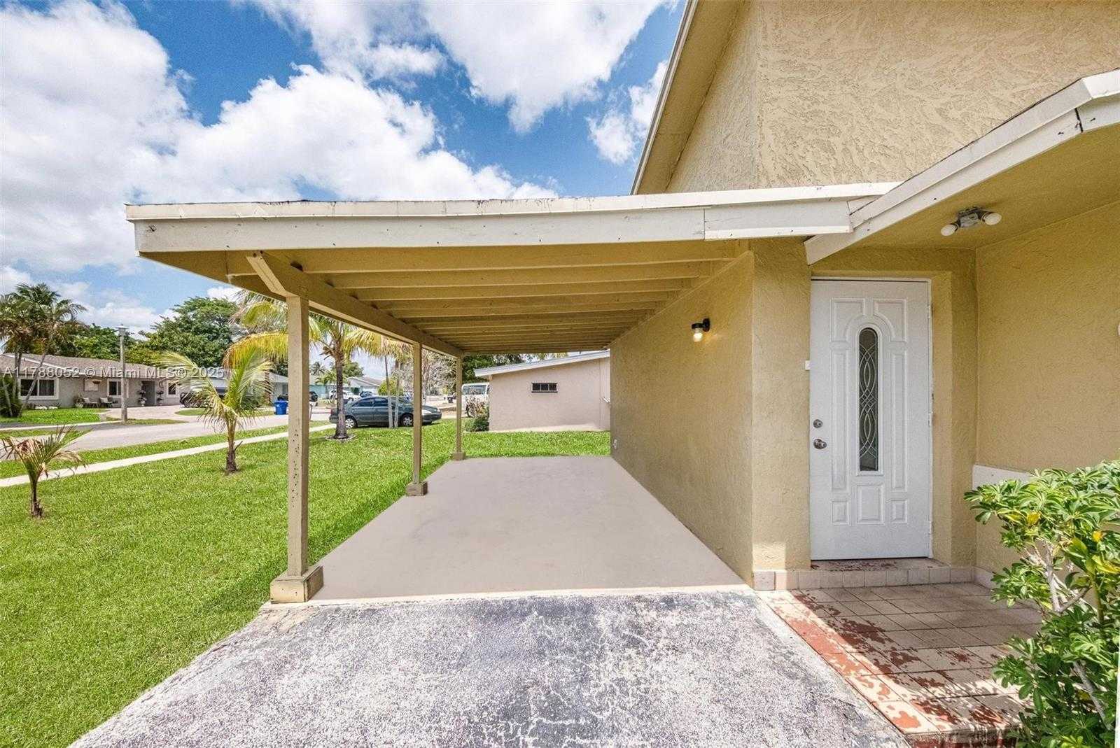 Small Image of 702 SOUTH WEST 79TH AVE, North Lauderdale Number 8