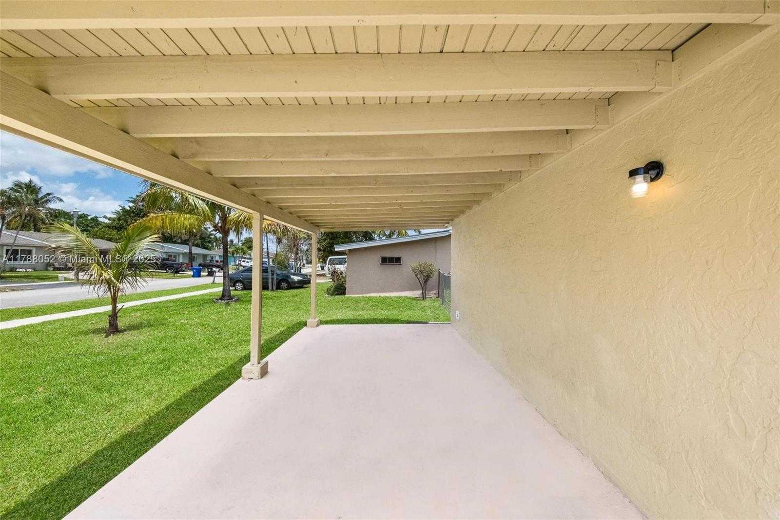 Small Image of 702 SOUTH WEST 79TH AVE, North Lauderdale Number 9