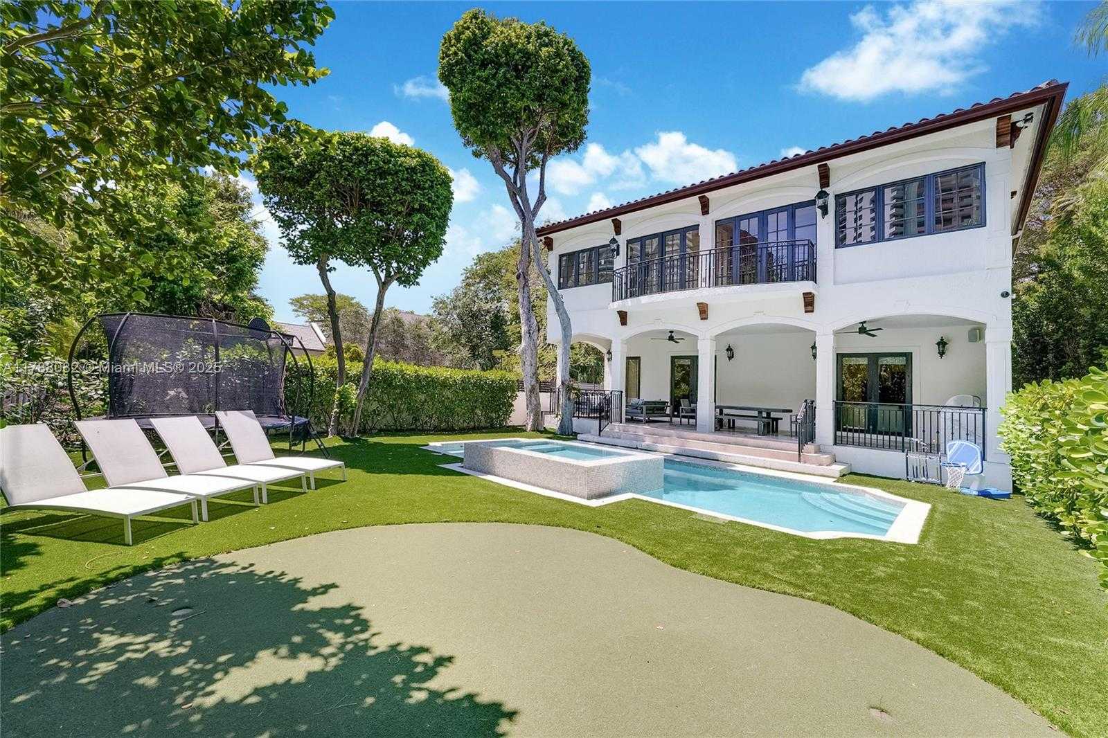 Small Image of 1563 SOUTH MIAMI AVE, Miami Number 2