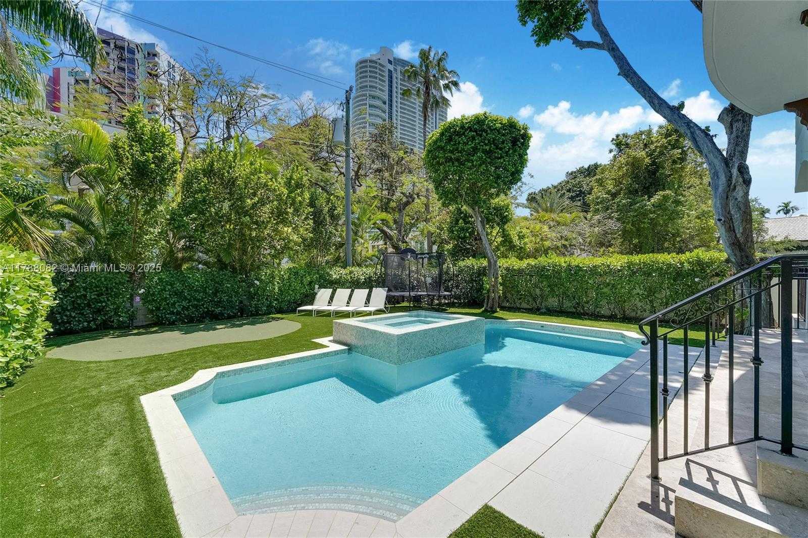 Small Image of 1563 SOUTH MIAMI AVE, Miami Number 20