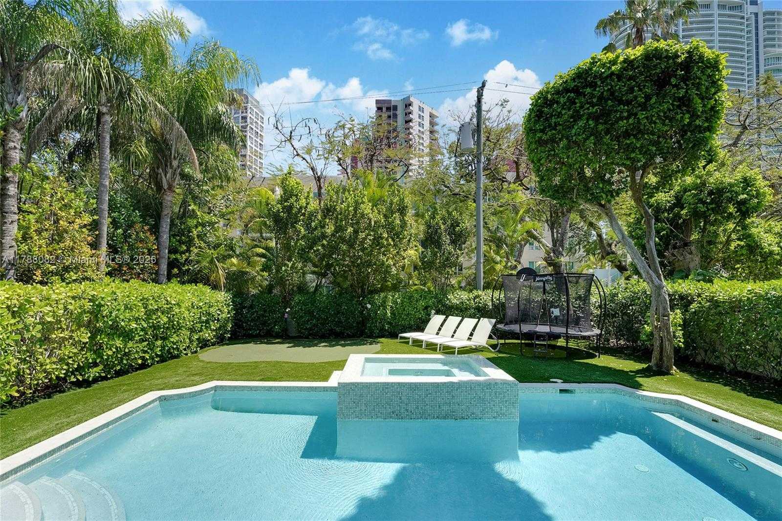 Small Image of 1563 SOUTH MIAMI AVE, Miami Number 21