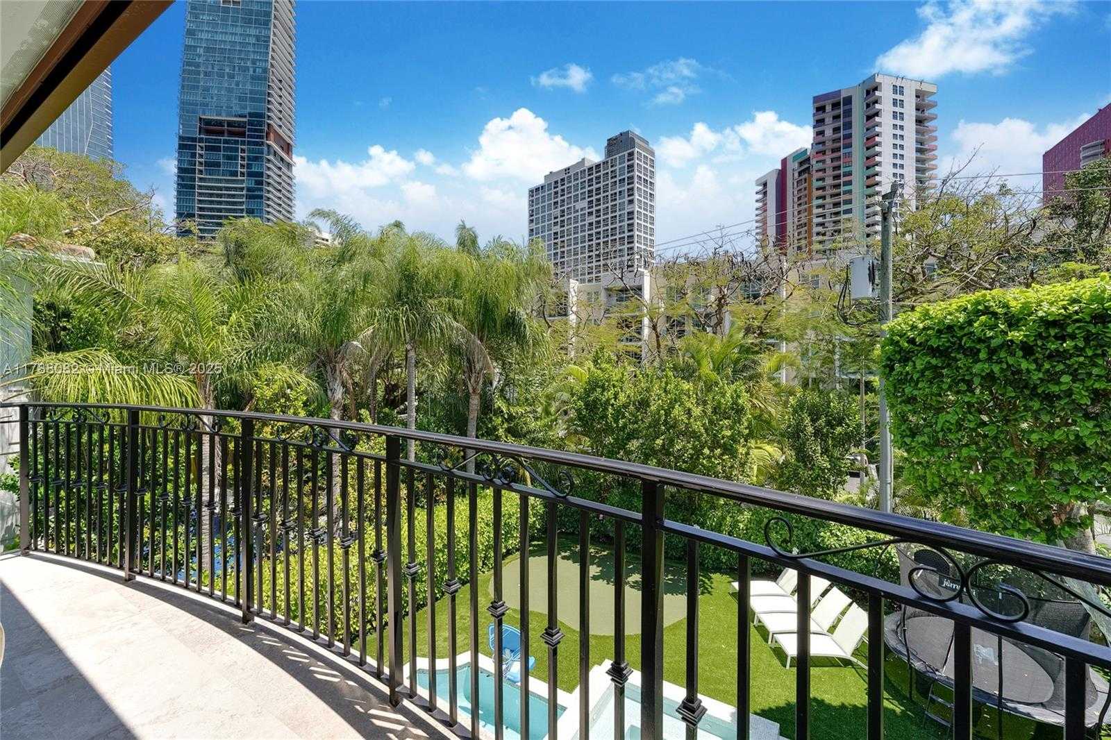 Small Image of 1563 SOUTH MIAMI AVE, Miami Number 29
