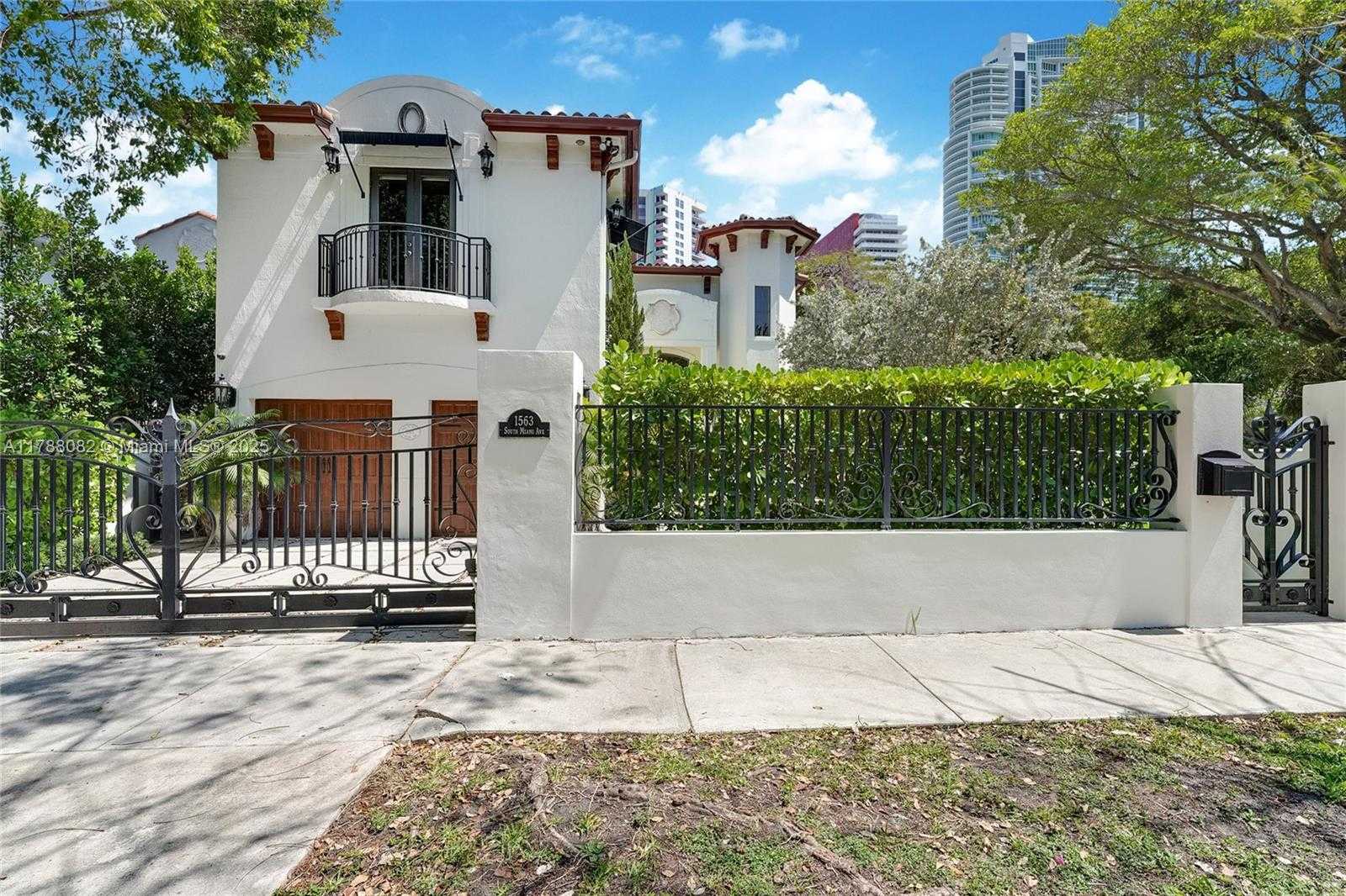 Small Image of 1563 SOUTH MIAMI AVE, Miami Number 3