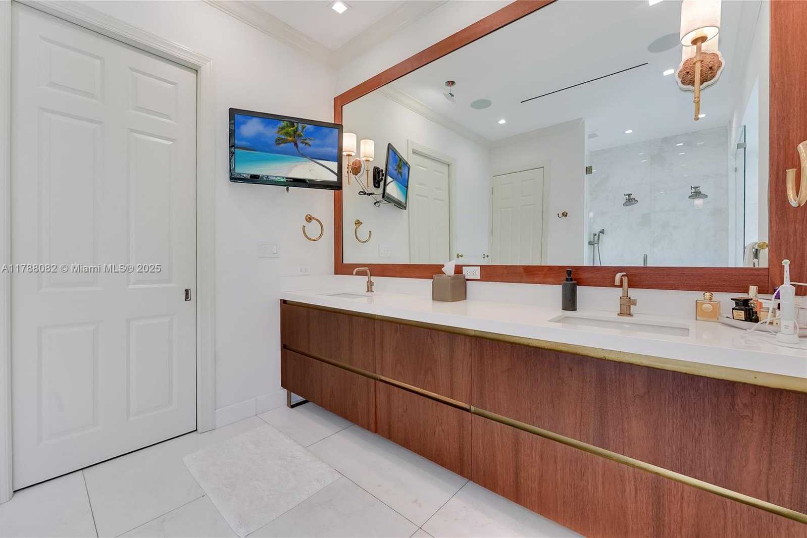 Small Image of 1563 SOUTH MIAMI AVE, Miami Number 34