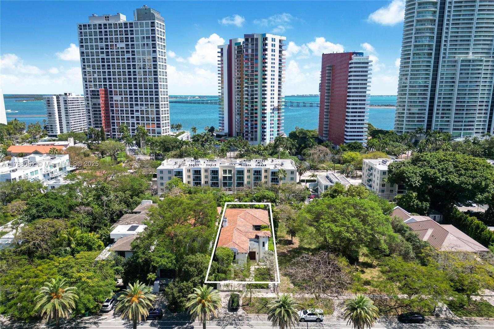 Small Image of 1563 SOUTH MIAMI AVE, Miami Number 4