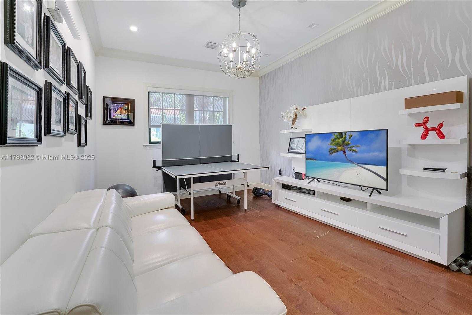 Small Image of 1563 SOUTH MIAMI AVE, Miami Number 42