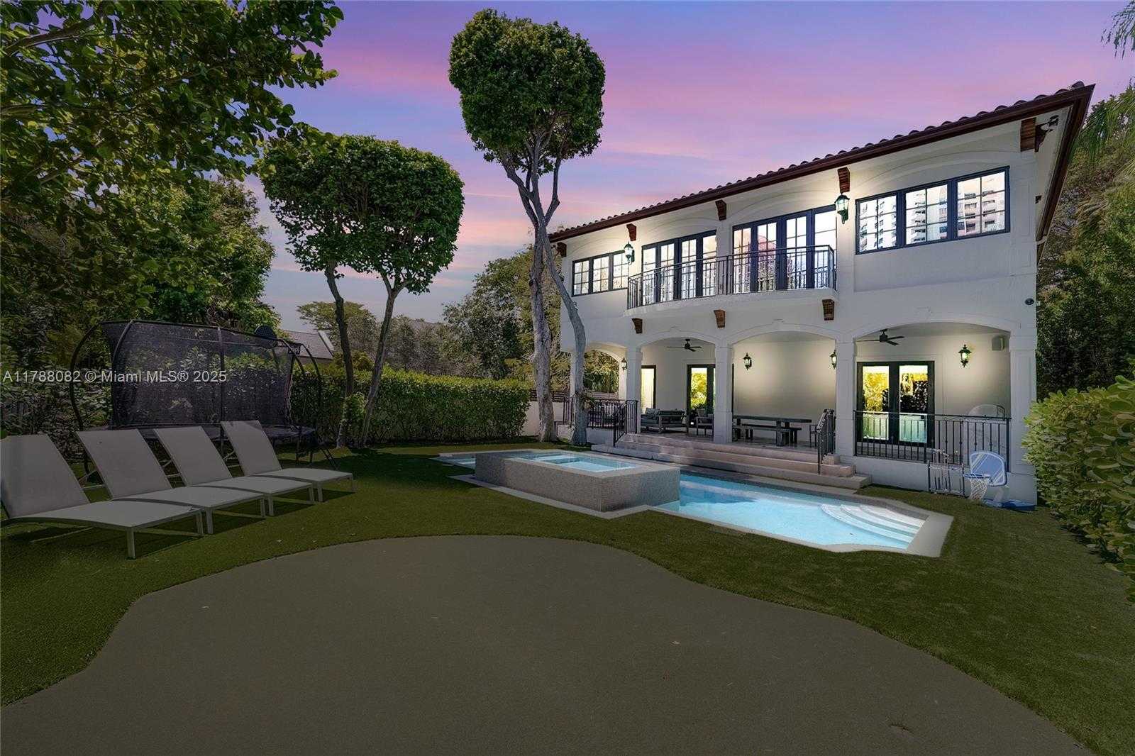 Small Image of 1563 SOUTH MIAMI AVE, Miami Number 51
