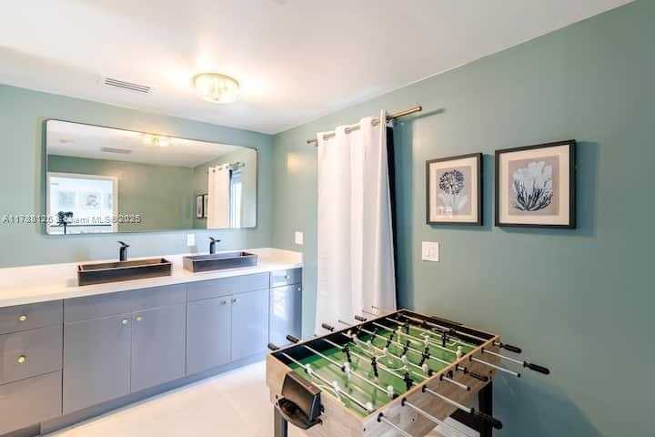 Small Image of 1020 6TH ST, Miami Beach Number 12