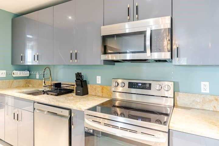Small Image of 1020 6TH ST, Miami Beach Number 13