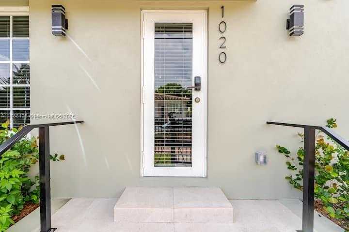 Small Image of 1020 6TH ST, Miami Beach Number 3