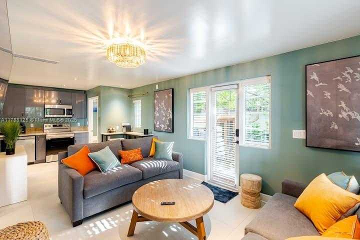 Small Image of 1020 6TH ST, Miami Beach Number 4