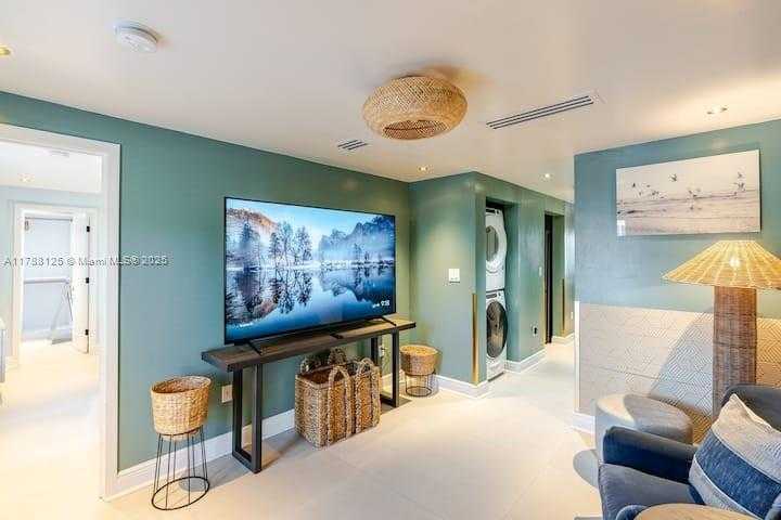 Small Image of 1020 6TH ST, Miami Beach Number 5