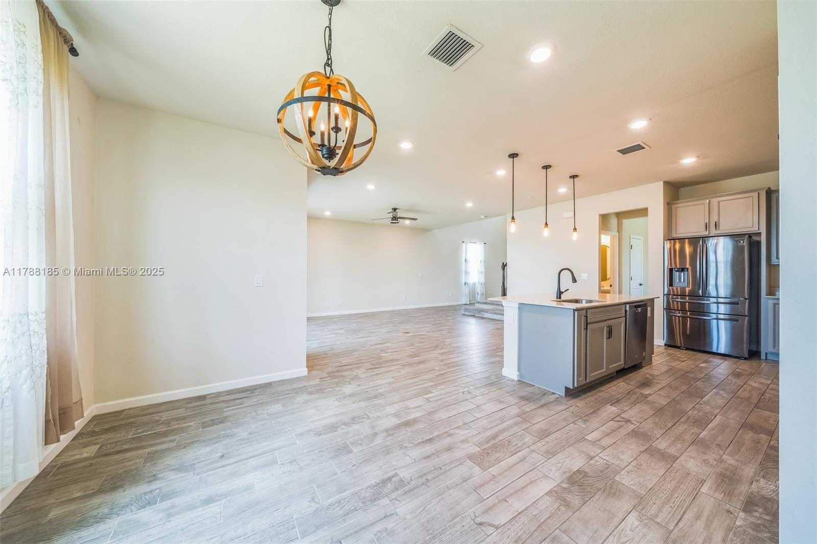 Small Image of 10484 SOUTH WEST CAPTIVA DR, Port St. Lucie Number 23