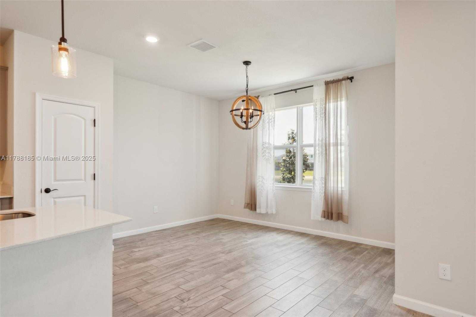 Small Image of 10484 SOUTH WEST CAPTIVA DR, Port St. Lucie Number 24