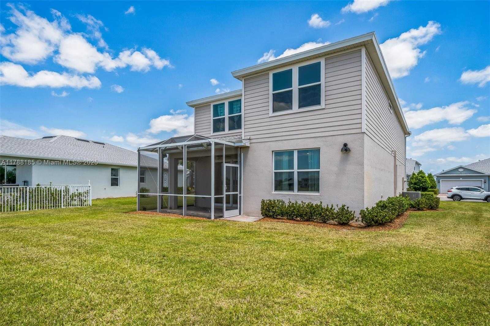 Small Image of 10484 SOUTH WEST CAPTIVA DR, Port St. Lucie Number 7