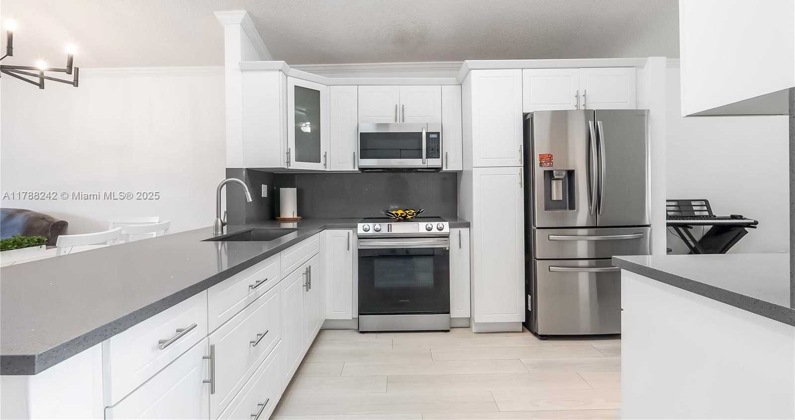 Small Image of 9940 WEST ELM LN, Miramar Number 10