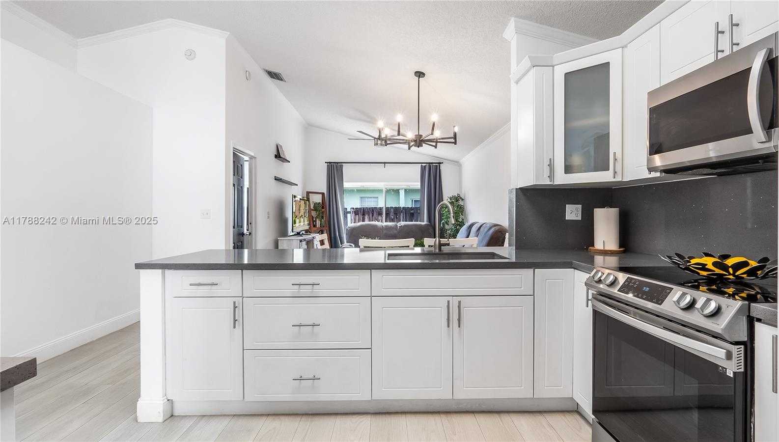 Small Image of 9940 WEST ELM LN, Miramar Number 11