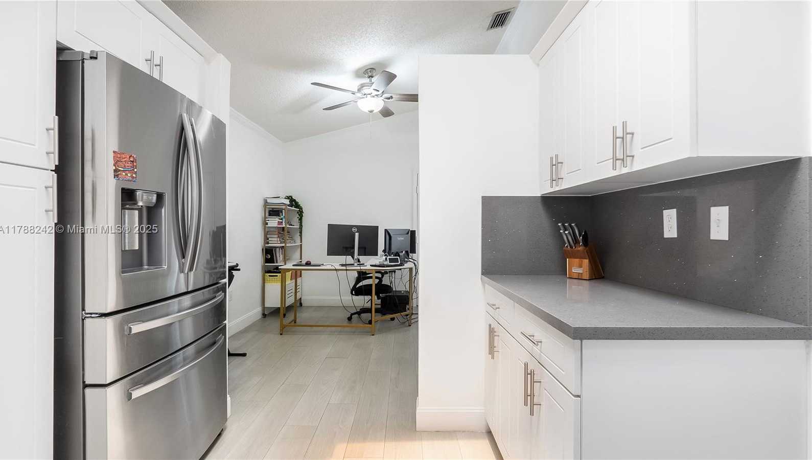 Small Image of 9940 WEST ELM LN, Miramar Number 12