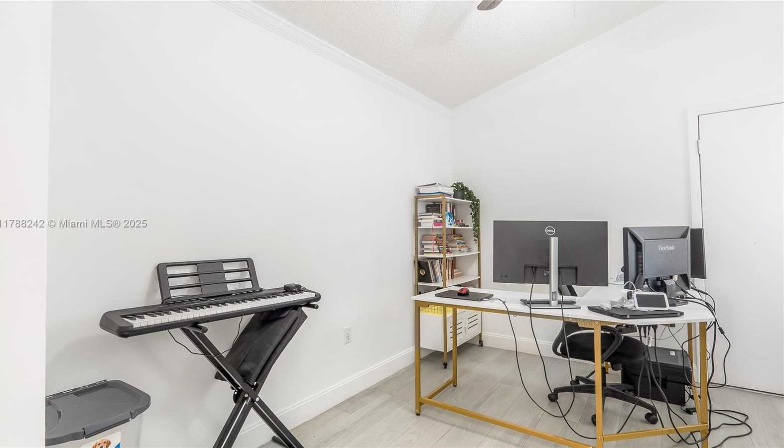 Small Image of 9940 WEST ELM LN, Miramar Number 14