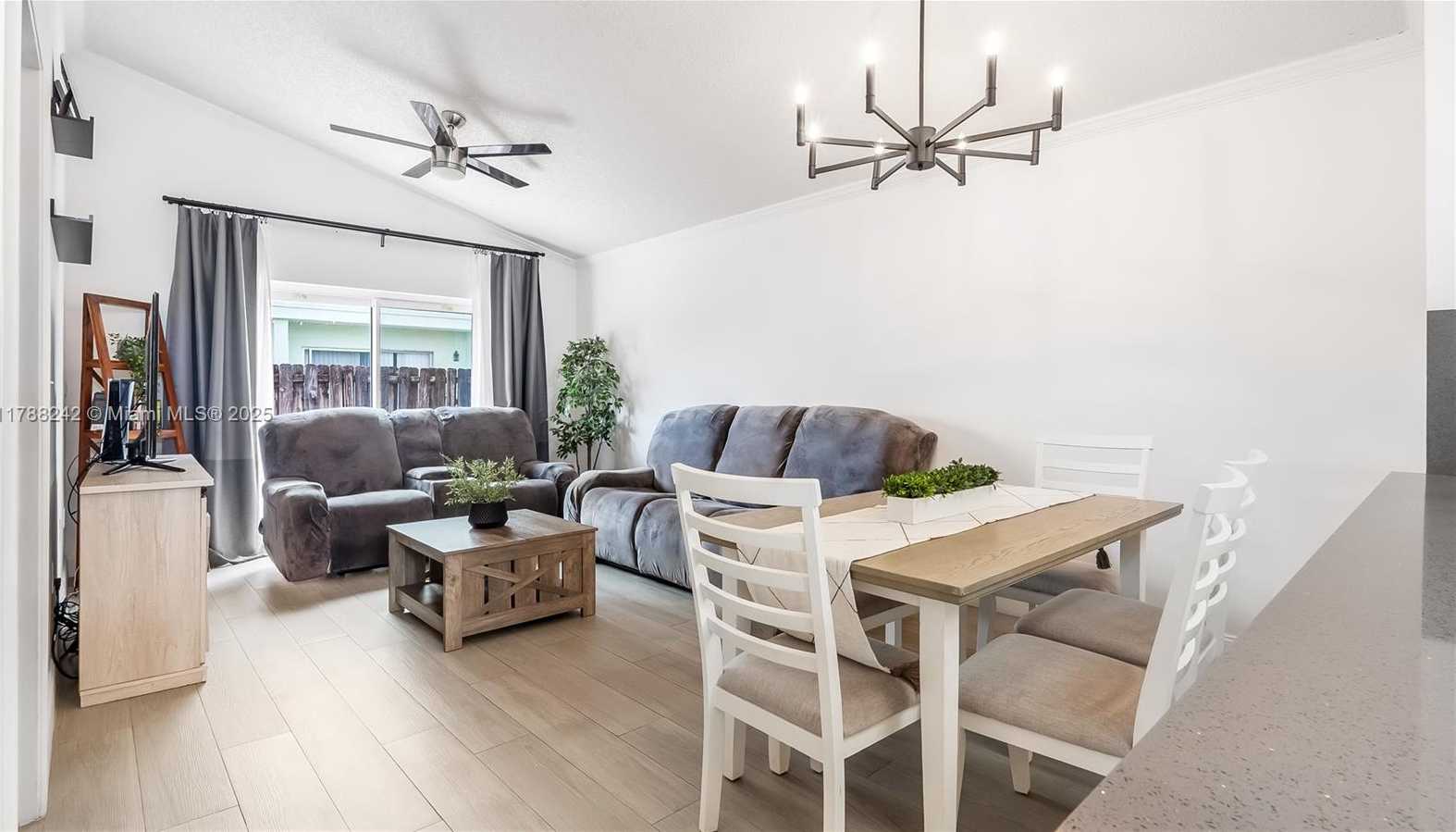Small Image of 9940 WEST ELM LN, Miramar Number 17