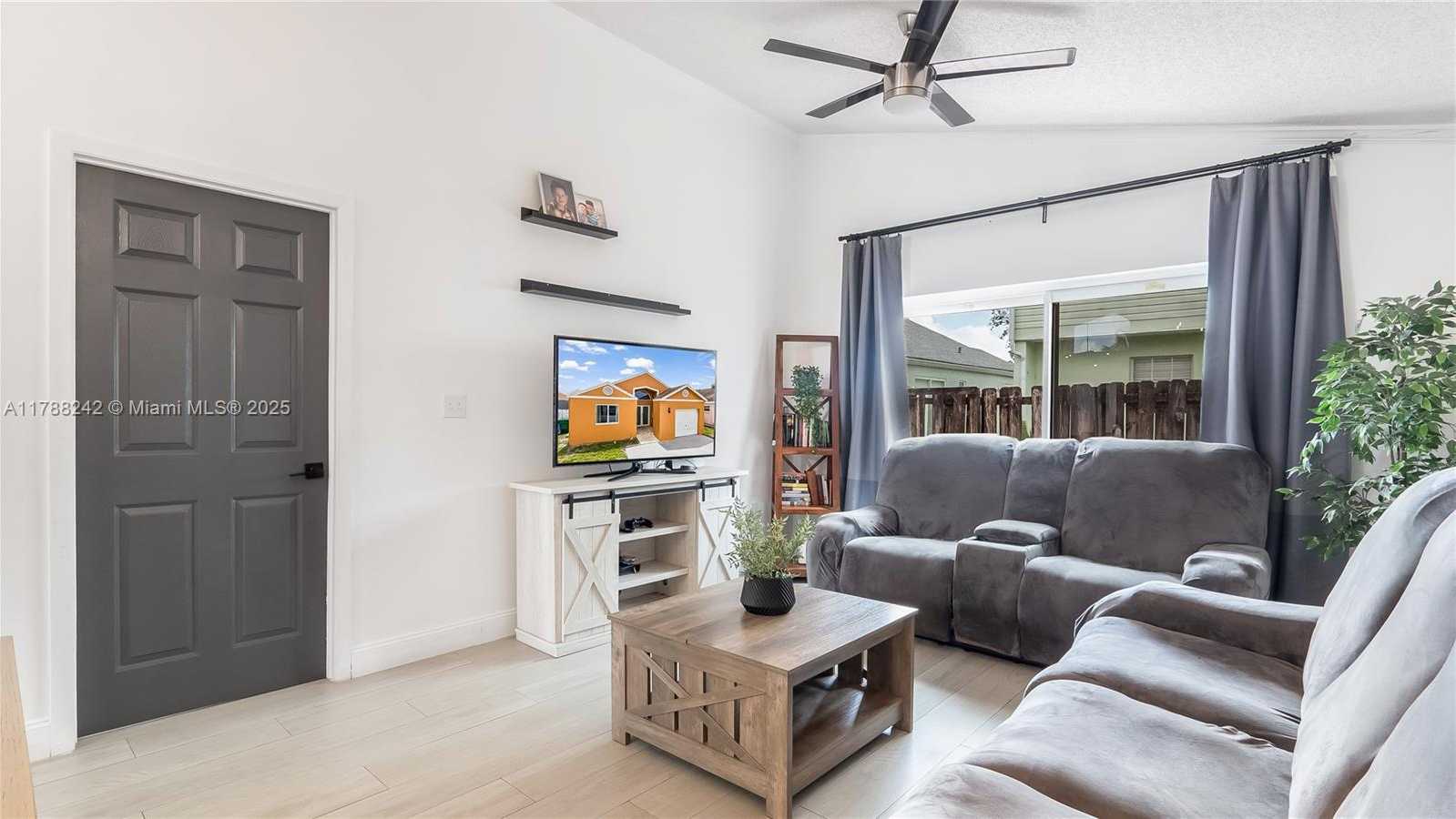 Small Image of 9940 WEST ELM LN, Miramar Number 18