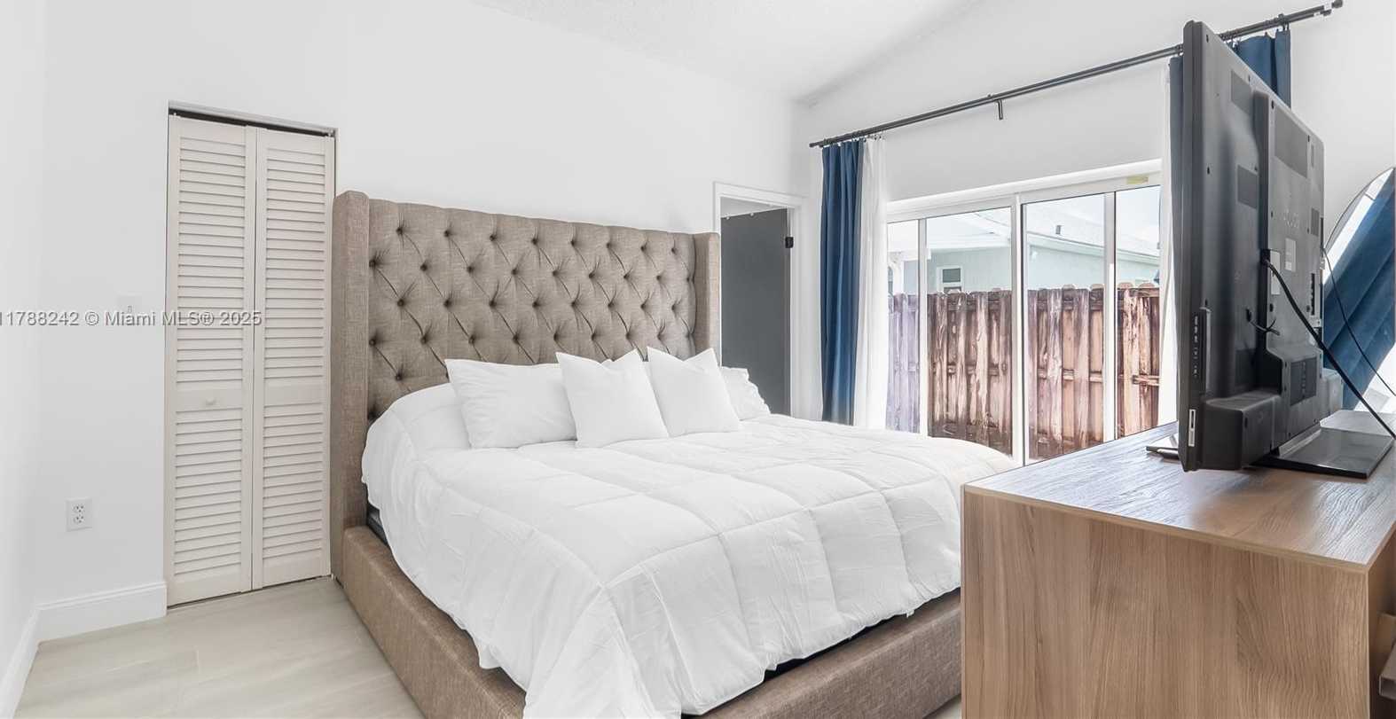 Small Image of 9940 WEST ELM LN, Miramar Number 19