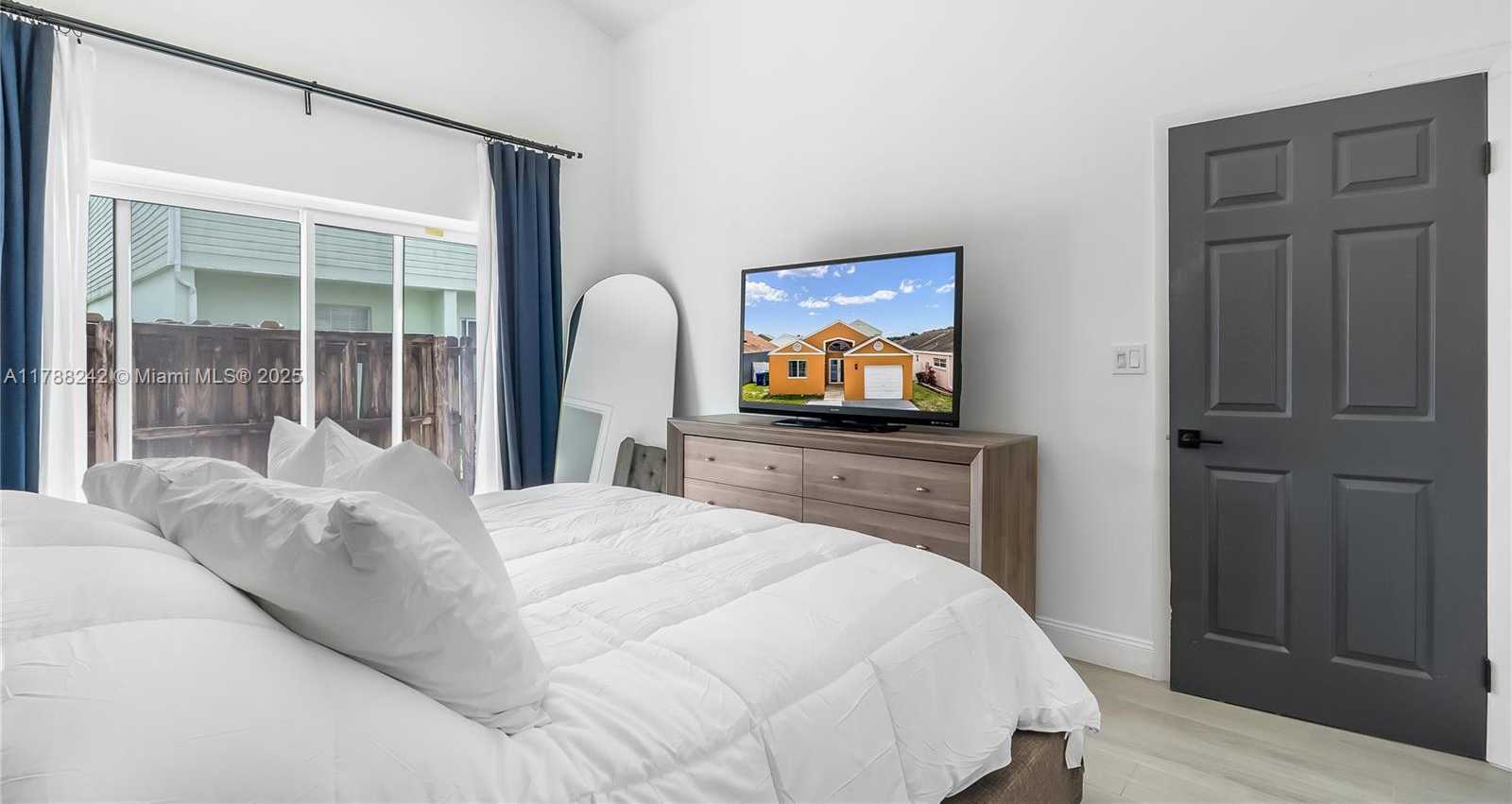 Small Image of 9940 WEST ELM LN, Miramar Number 20