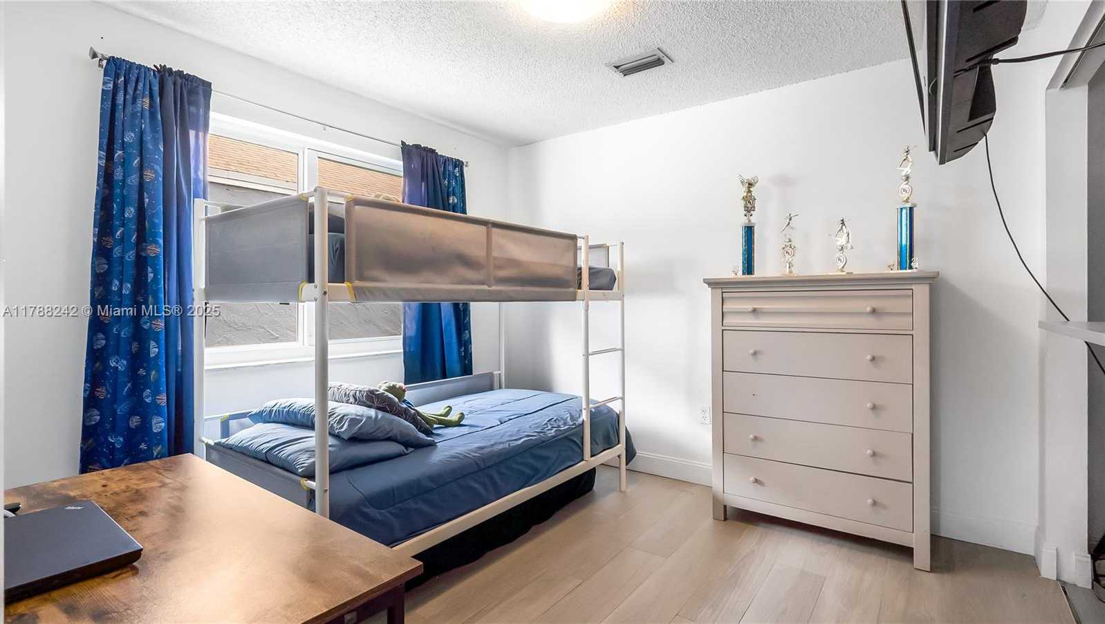 Small Image of 9940 WEST ELM LN, Miramar Number 22