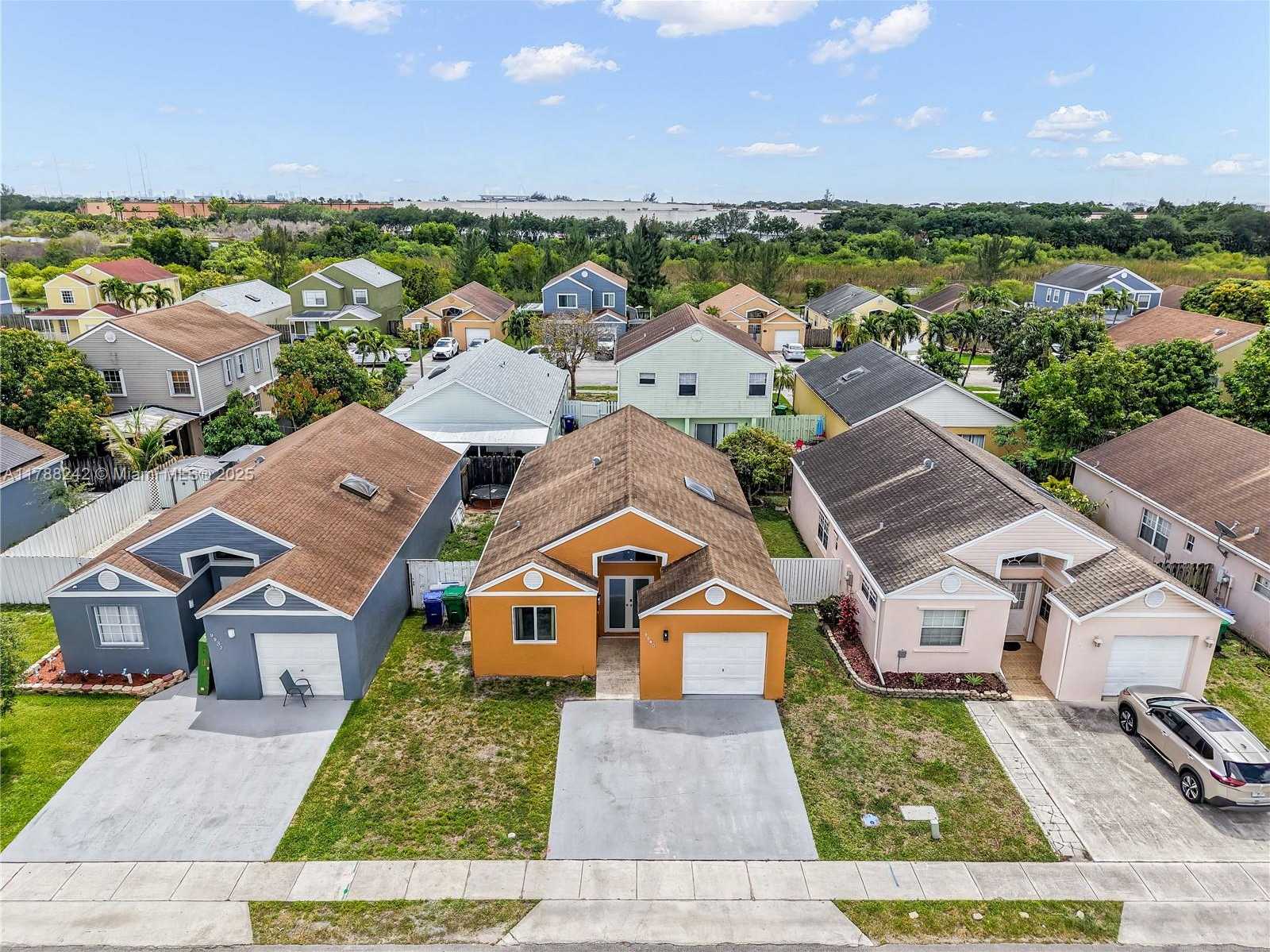 Small Image of 9940 WEST ELM LN, Miramar Number 3