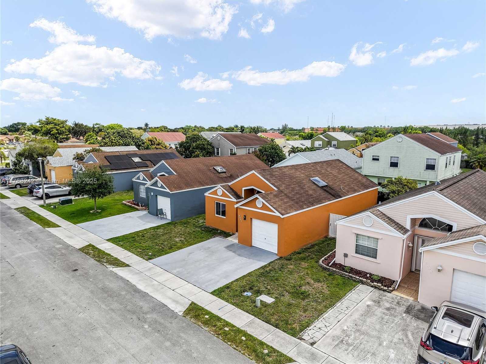 Small Image of 9940 WEST ELM LN, Miramar Number 4