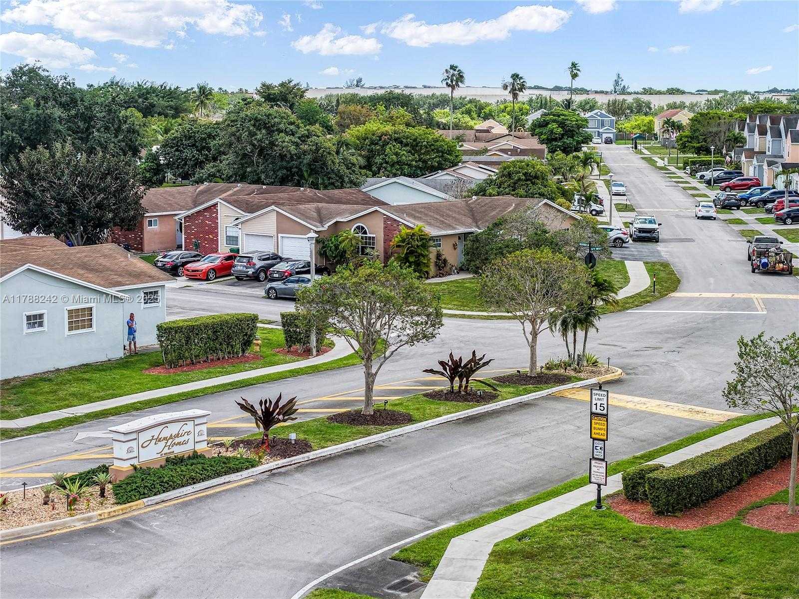 Small Image of 9940 WEST ELM LN, Miramar Number 6