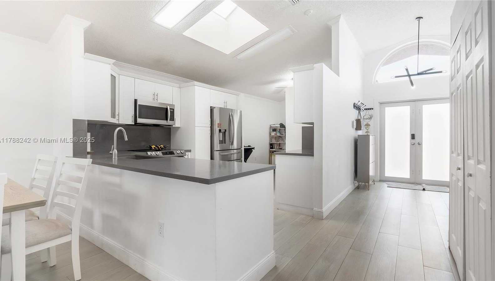 Small Image of 9940 WEST ELM LN, Miramar Number 9