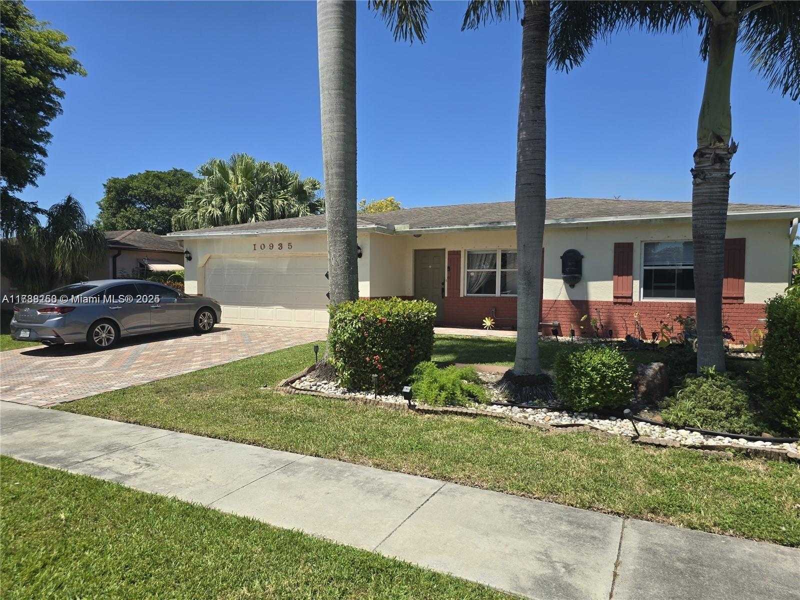 Small Image of 10935 GABLE ST, Boca Raton Number 3
