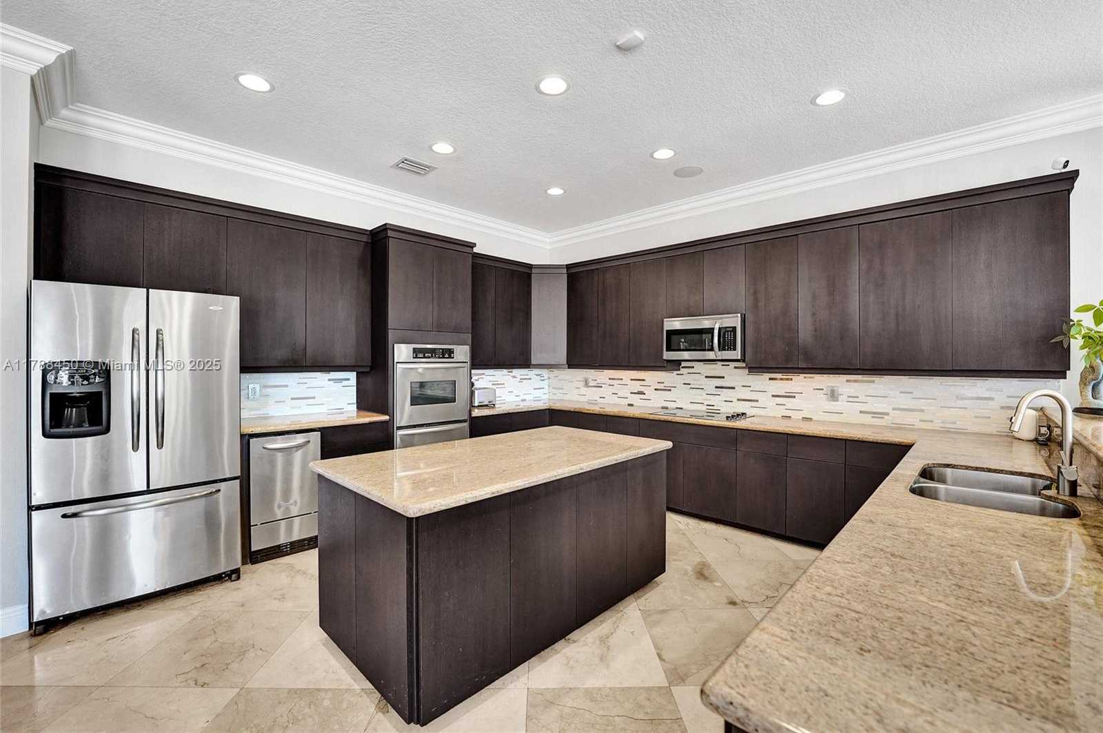 Small Image of 11356 CANYON MAPLE BLVD, Davie Number 12