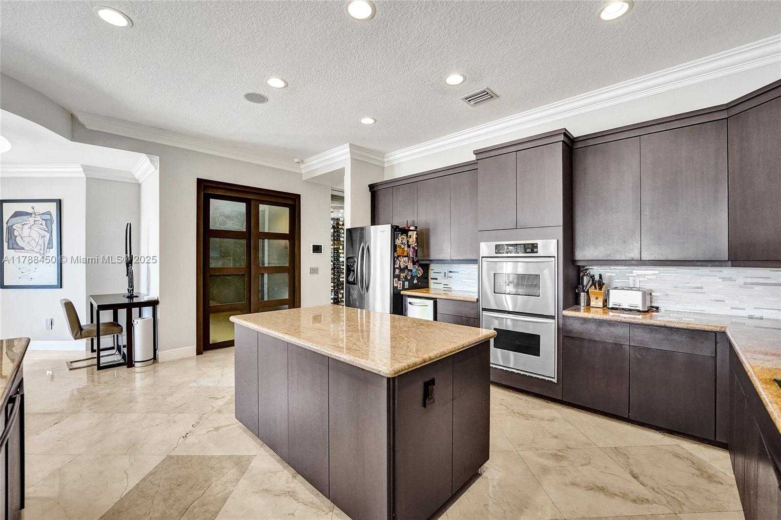 Small Image of 11356 CANYON MAPLE BLVD, Davie Number 13