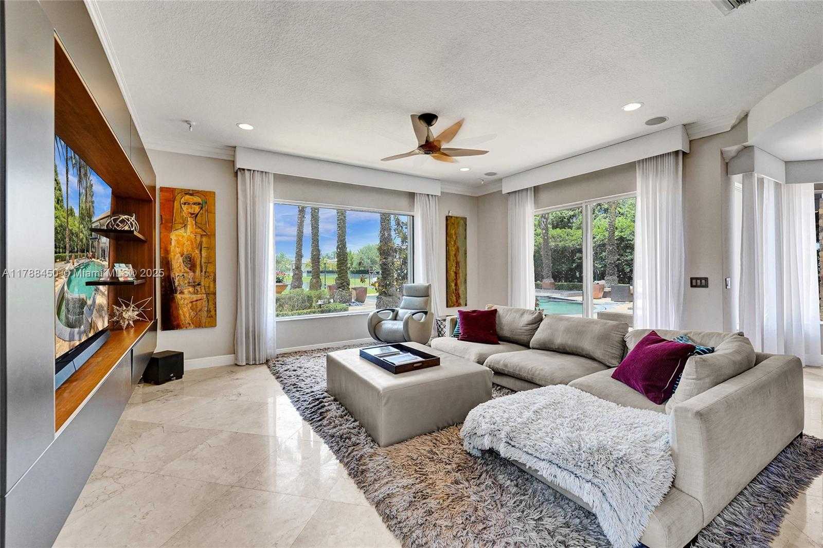 Small Image of 11356 CANYON MAPLE BLVD, Davie Number 19