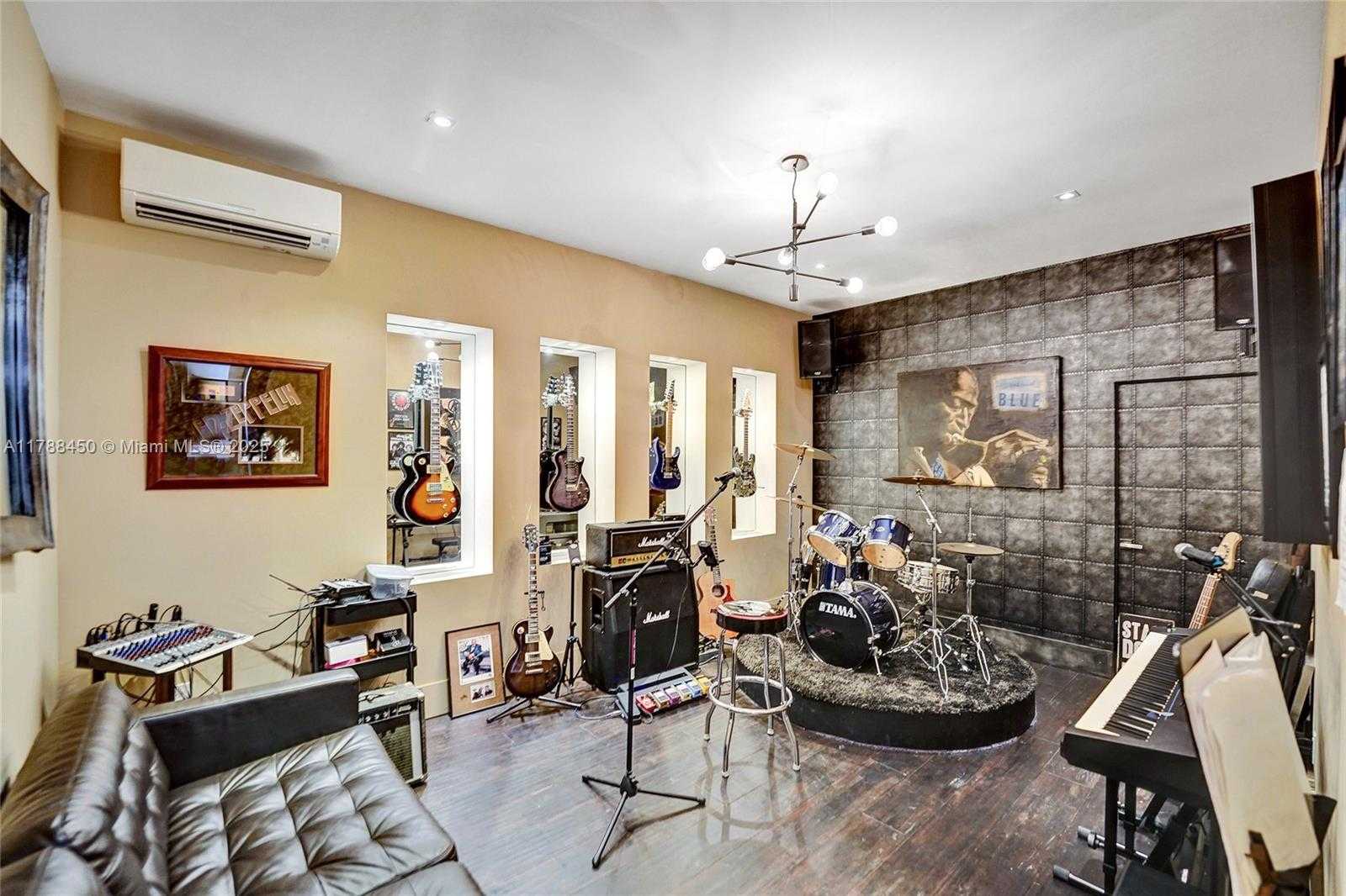 Small Image of 11356 CANYON MAPLE BLVD, Davie Number 27