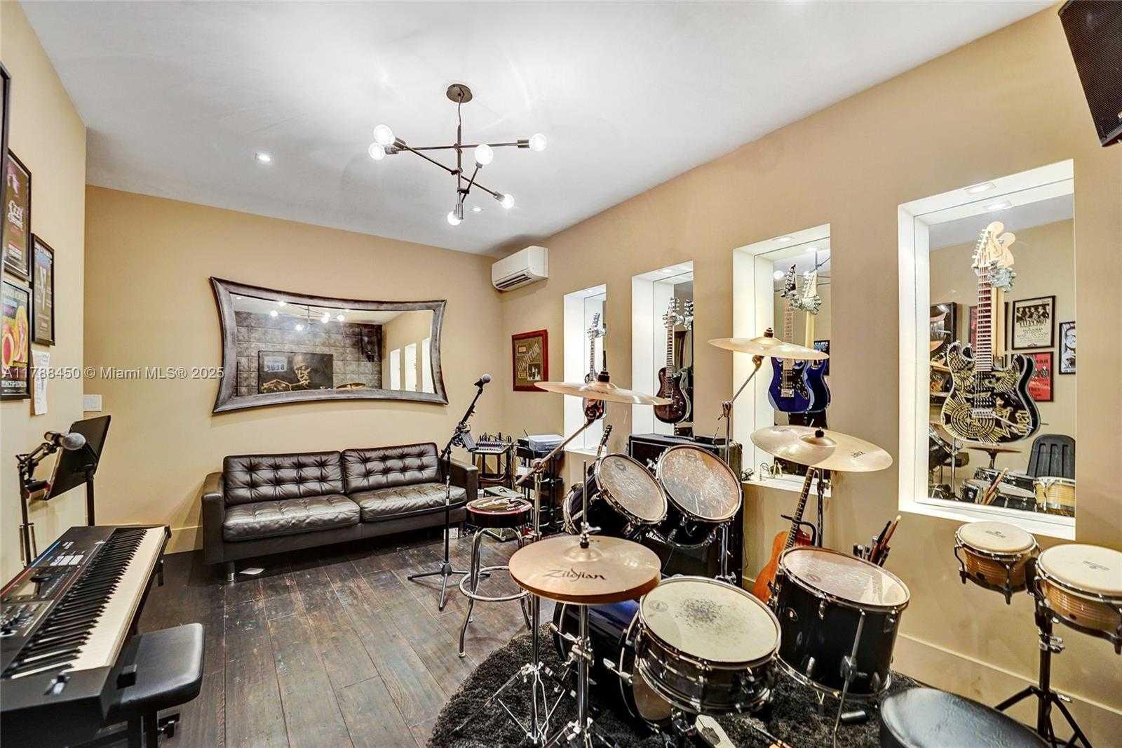 Small Image of 11356 CANYON MAPLE BLVD, Davie Number 28