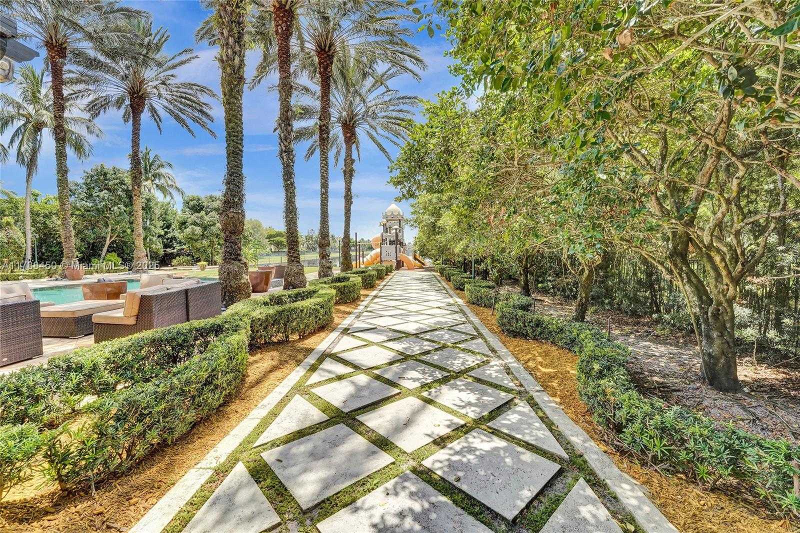 Small Image of 11356 CANYON MAPLE BLVD, Davie Number 64