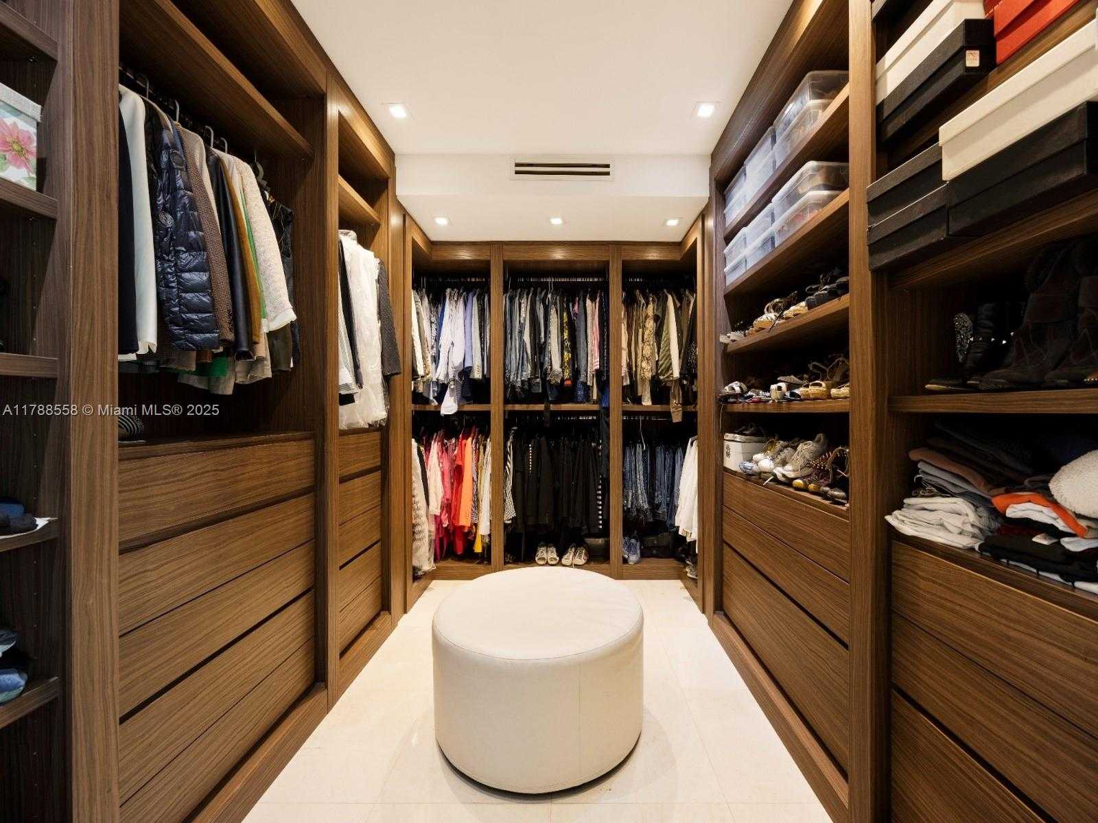 Small Image of 6300 CABALLERO BLVD, Coral Gables Number 10