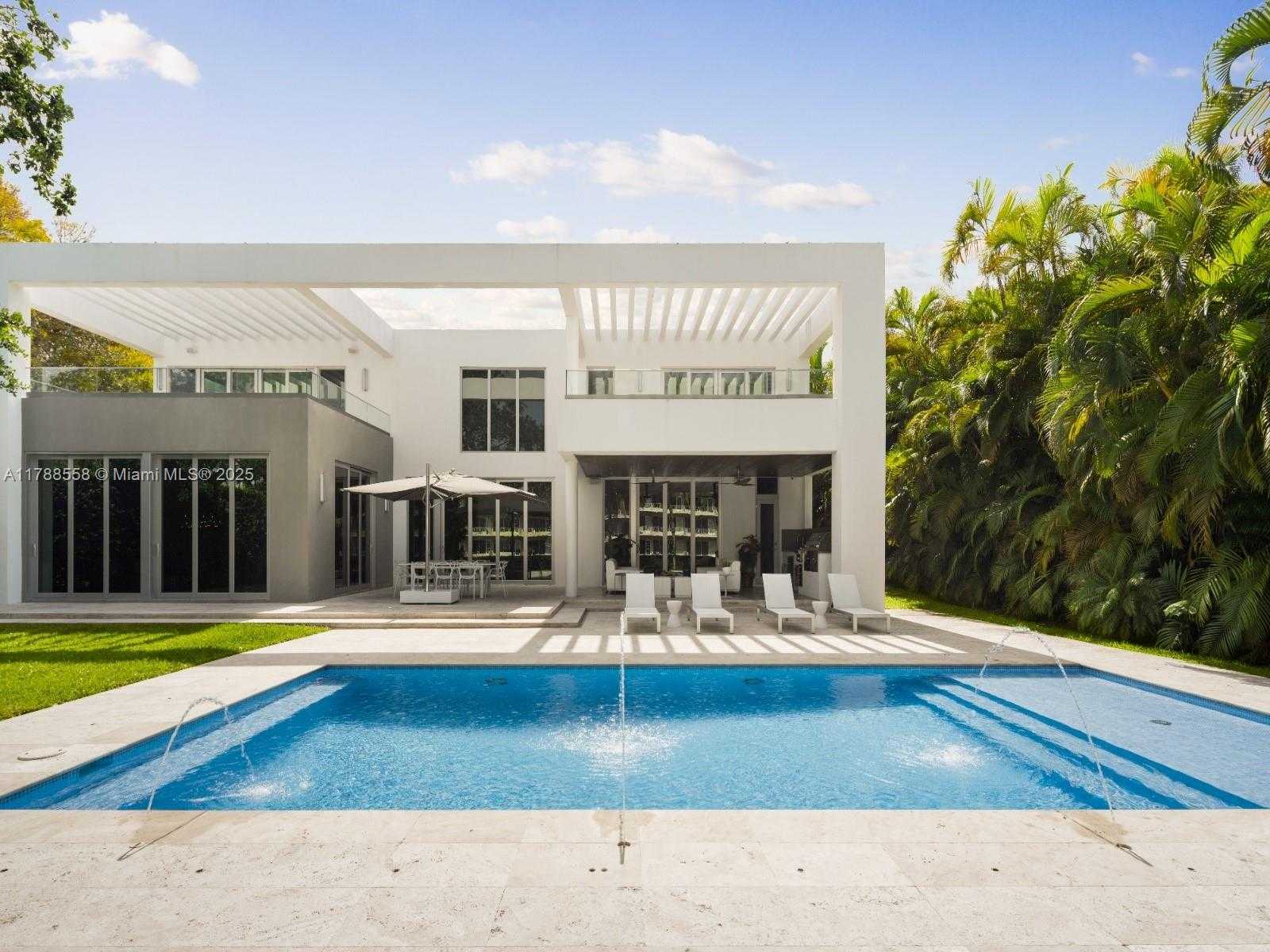 Small Image of 6300 CABALLERO BLVD, Coral Gables Number 15