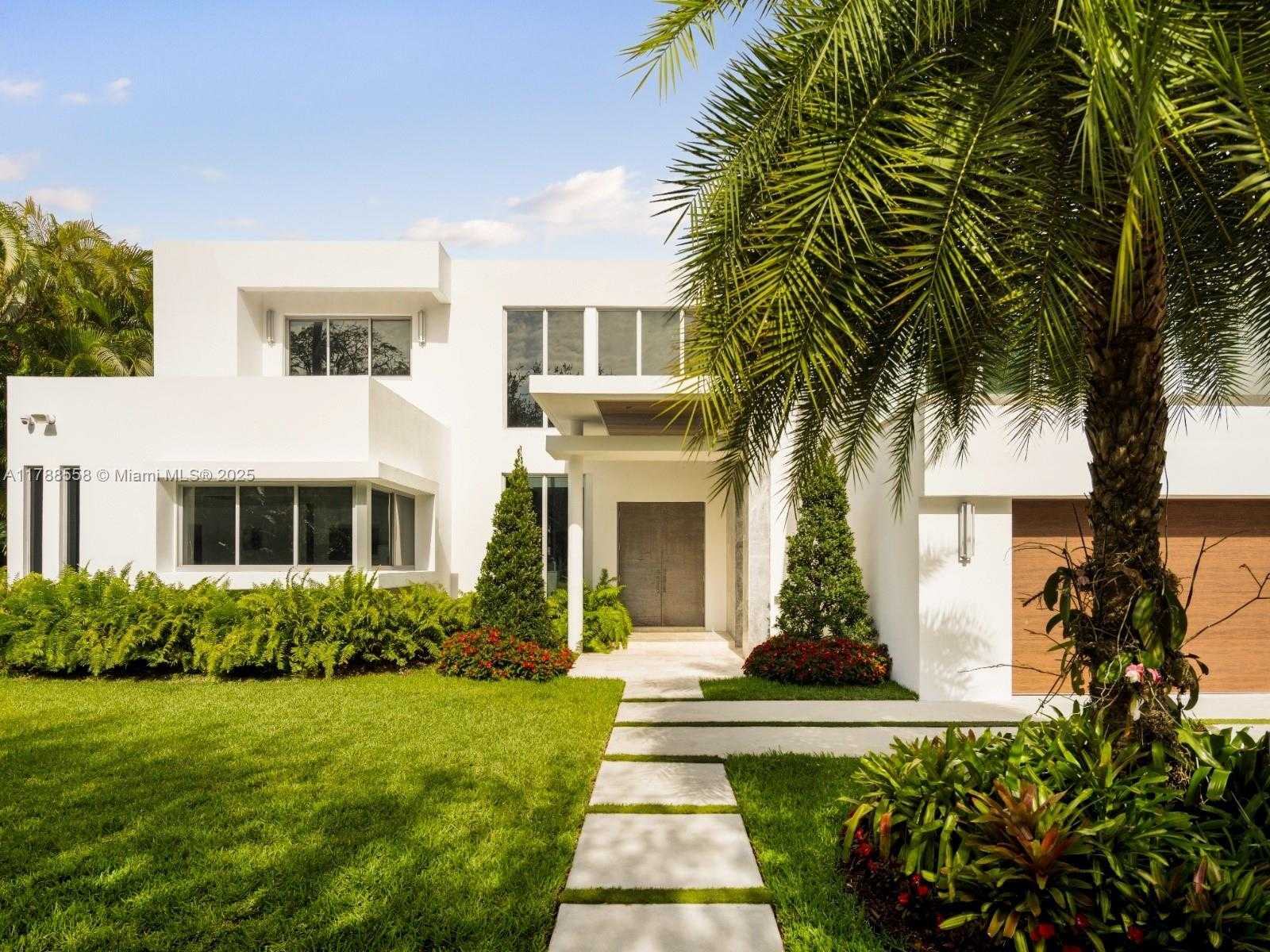 Small Image of 6300 CABALLERO BLVD, Coral Gables Number 4