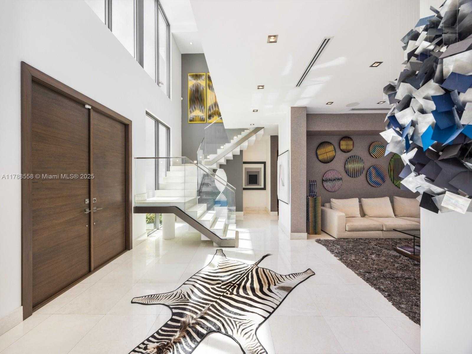 Small Image of 6300 CABALLERO BLVD, Coral Gables Number 5