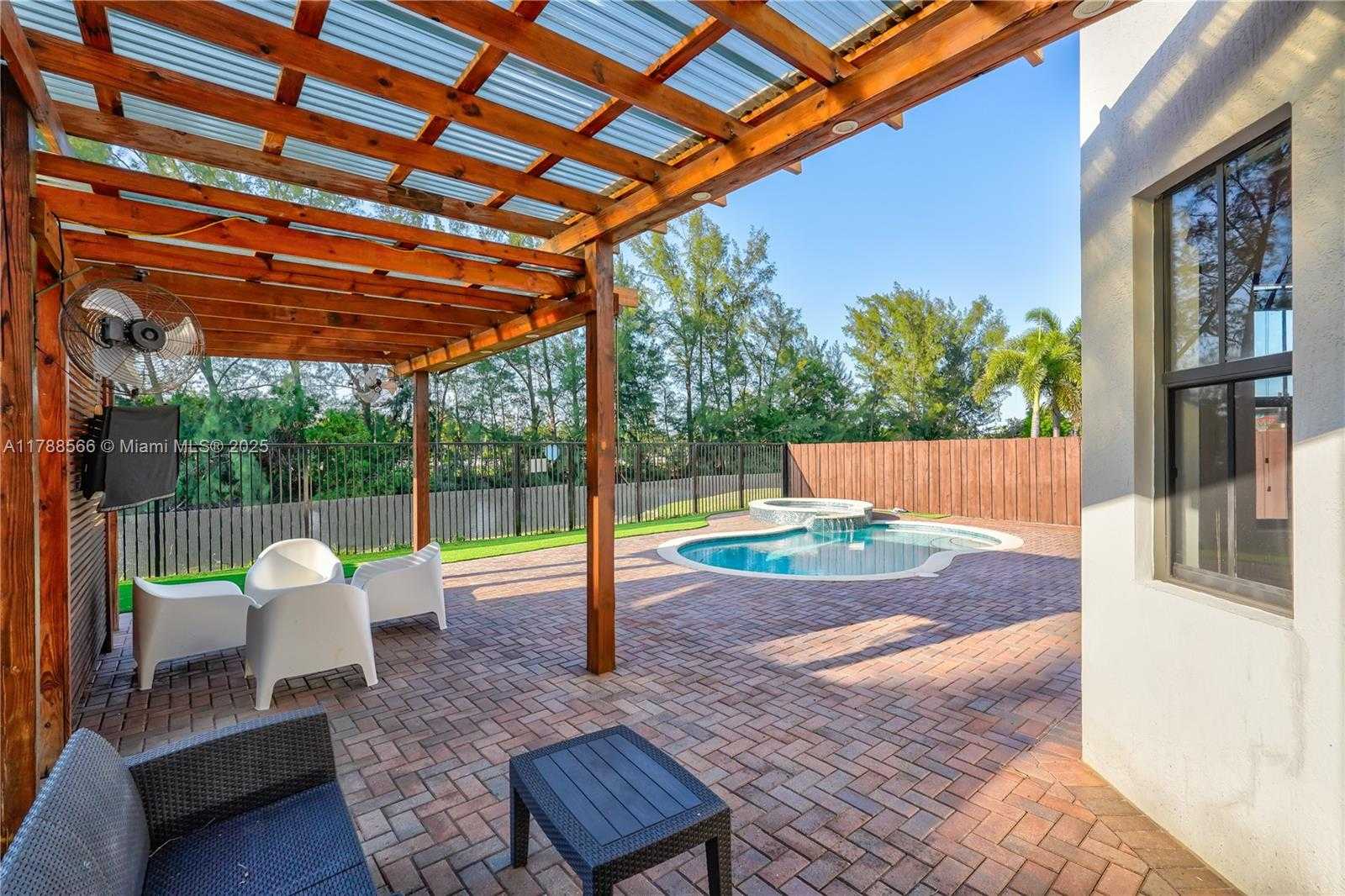 Small Image of 10371 NORTH WEST 10TH ST, Miami Number 15