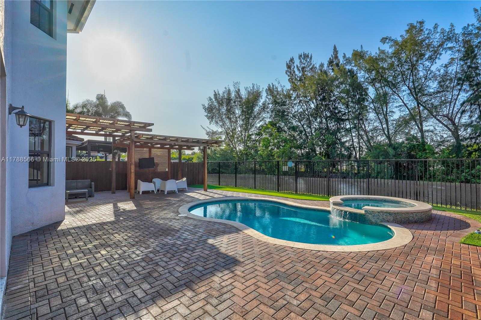 Small Image of 10371 NORTH WEST 10TH ST, Miami Number 18