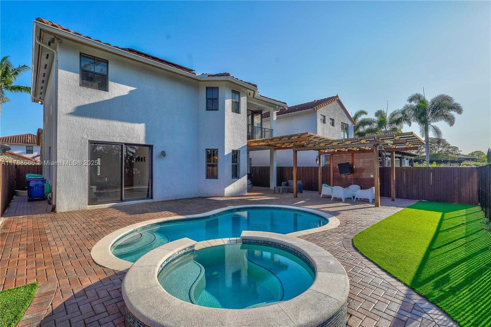 Small Image of 10371 NORTH WEST 10TH ST, Miami Number 19