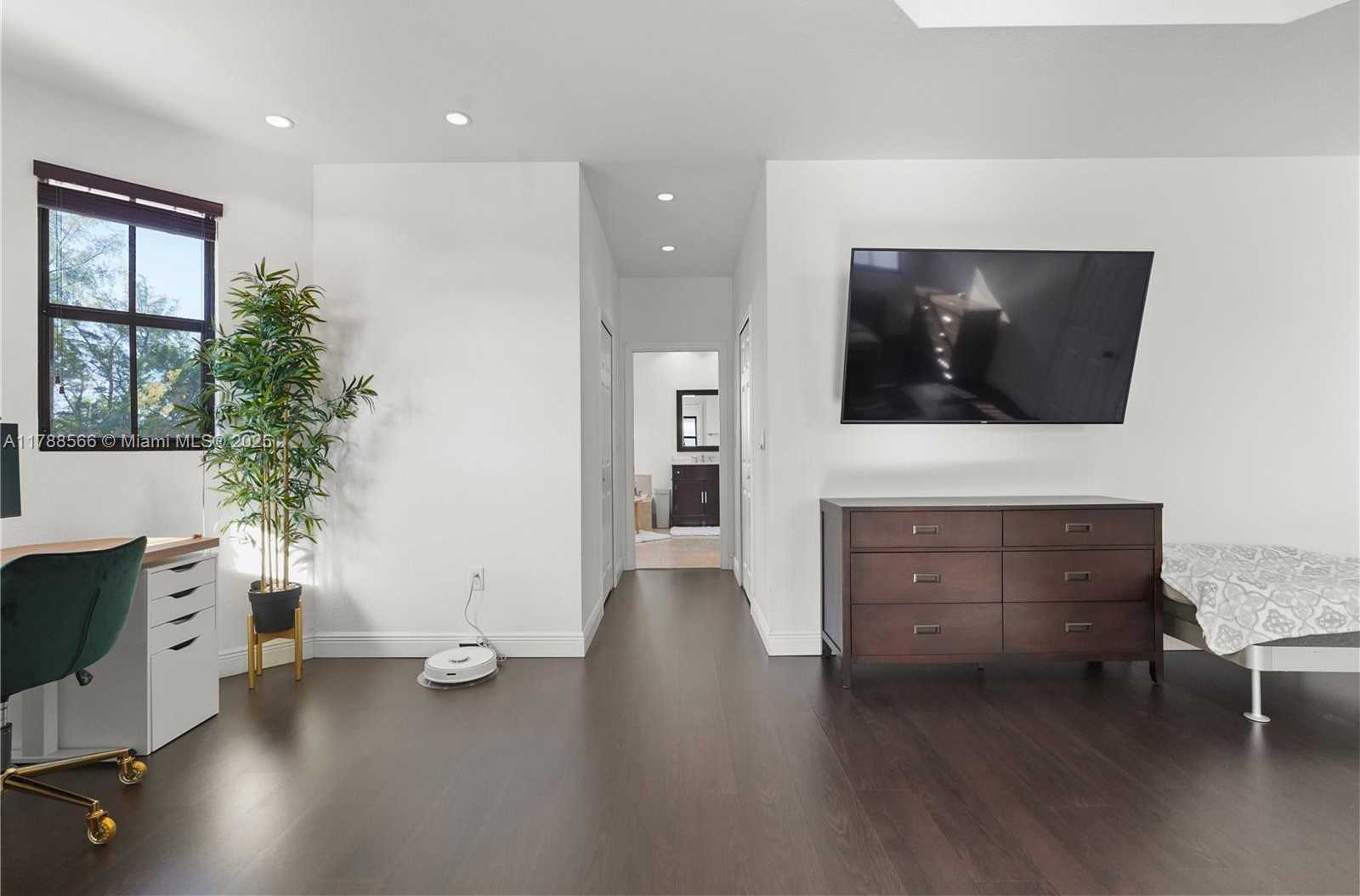Small Image of 10371 NORTH WEST 10TH ST, Miami Number 31