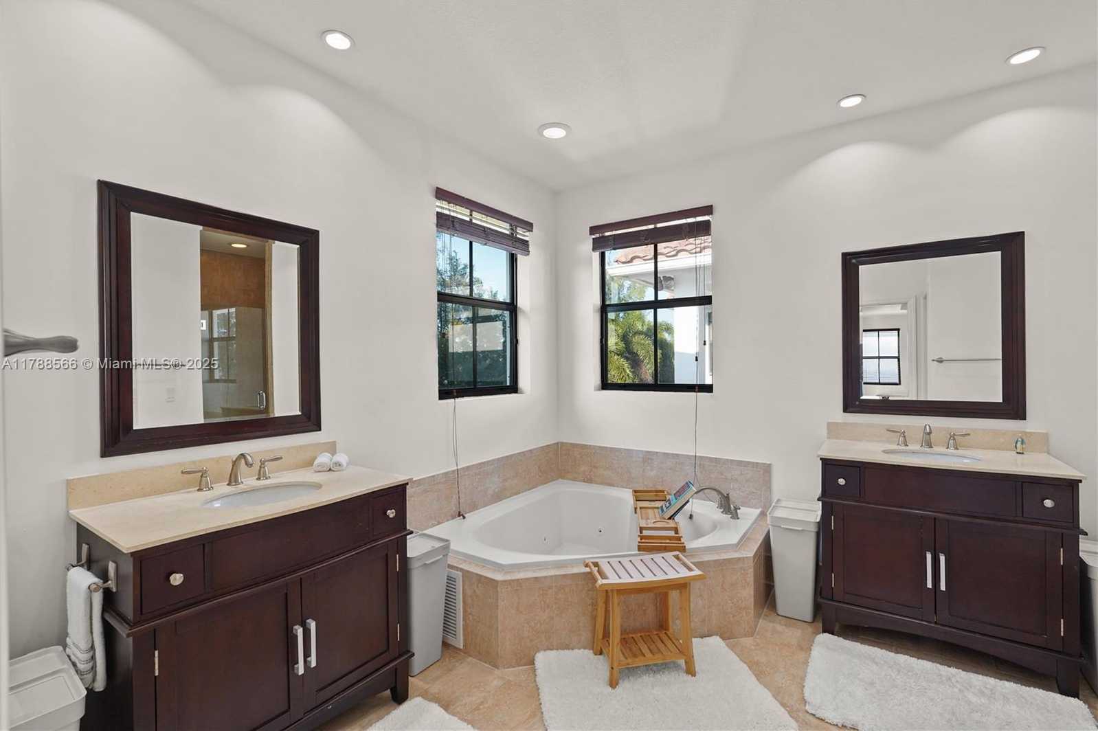 Small Image of 10371 NORTH WEST 10TH ST, Miami Number 32