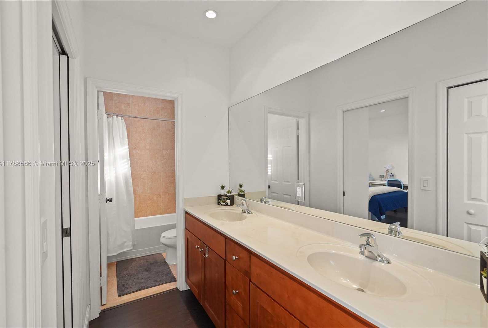 Small Image of 10371 NORTH WEST 10TH ST, Miami Number 36